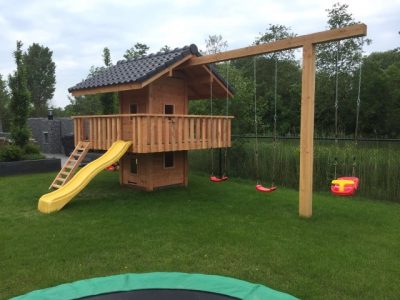 Glad koken Een trouwe Luxe lariks speelhuis met schommel en glijbaan Kollum | Wiko Hout- en  Waterbouw